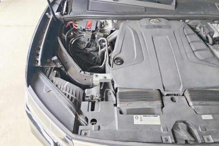Used Volkswagen Touareg 2019 2.0TSI Ruiyi Edition China VI Standard Engine Bay Right