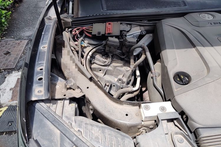 Used Volkswagen Touareg 2019 2.0TSI Ruiyi Edition China VI Standard Engine Bay Right