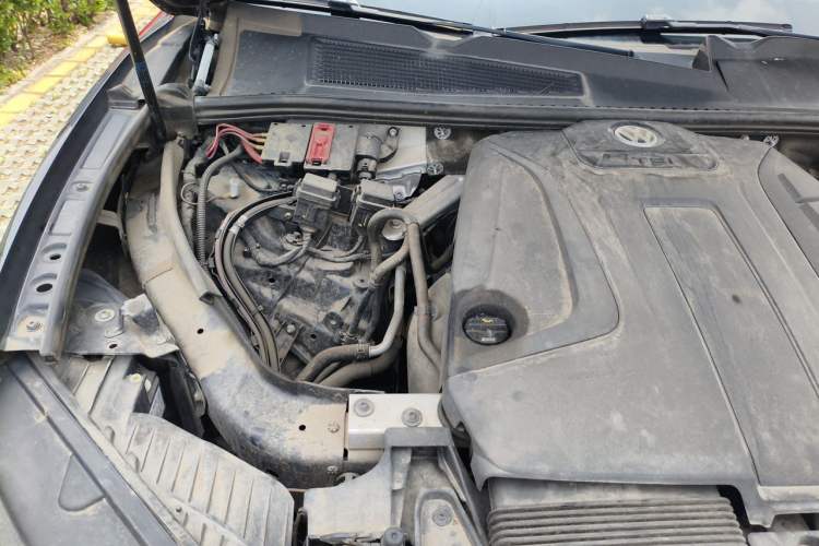 Used Volkswagen Touareg 2019 2.0 TSI Flagship Edition China VI Engine Bay Right