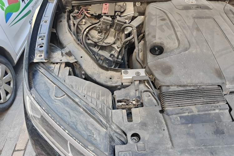 Used Volkswagen Touareg 2019 2.0TSI Ruiyi Edition China VI Standard Engine Bay Right