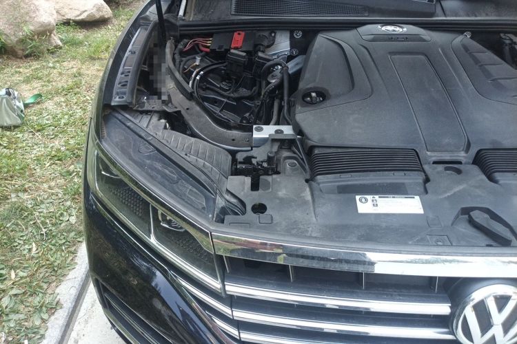Used Volkswagen Touareg 2019 2.0TSI Ruiyi Edition China VI Standard Engine Bay Right