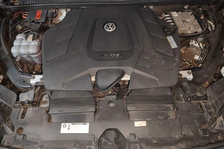 Used Volkswagen Touareg 2019 3.0 TSI RuiFeng Edition China VI Standard Engine Bay