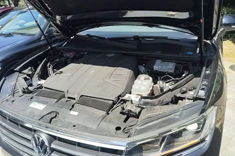 Used Volkswagen Touareg 2019 2.0TSI Ruiyi Edition China VI Standard Engine Bay