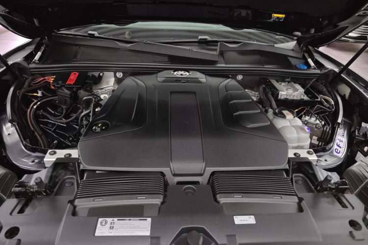 Used Volkswagen Touareg 2019 2.0 TSI Flagship Edition China VI Engine Bay