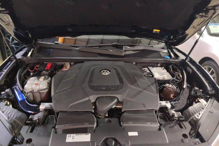 Used Volkswagen Touareg 2019 3.0 TSI RuiFeng Edition China VI Standard Engine Bay