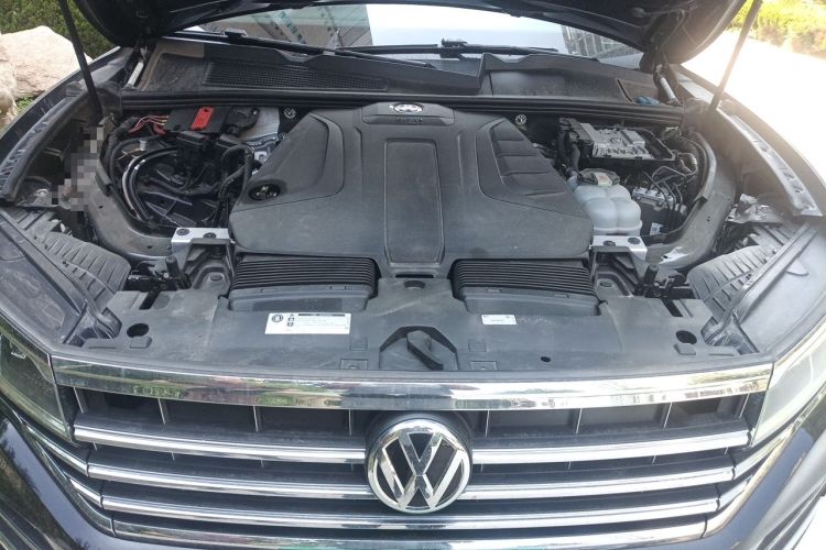 Used Volkswagen Touareg 2019 2.0TSI Ruiyi Edition China VI Standard Engine Bay