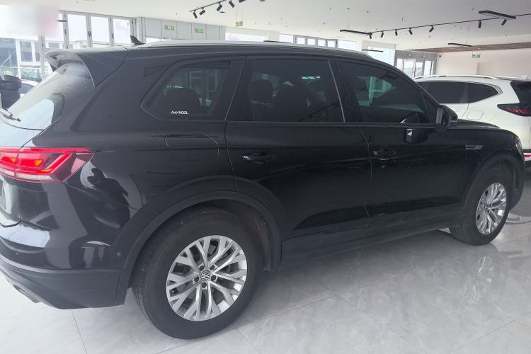 Used Volkswagen Touareg 2019 2.0 TSI Flagship Edition China VI Exterior 4