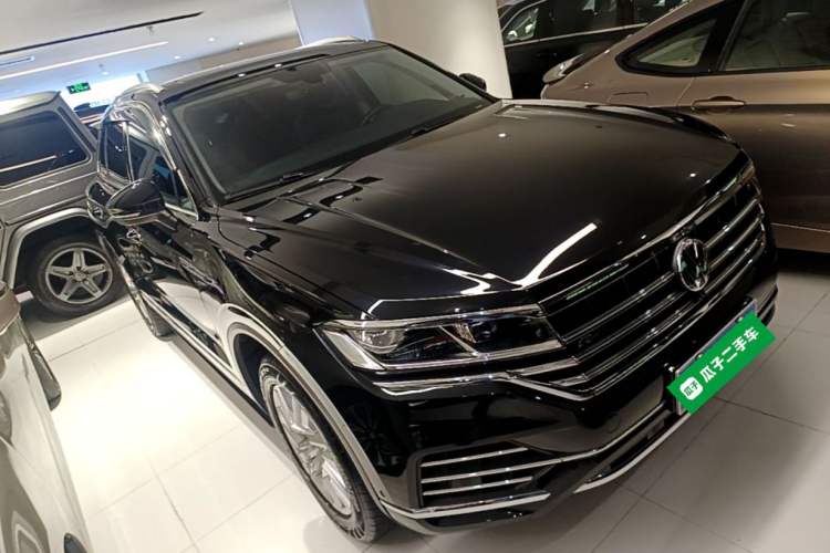 Used Volkswagen Touareg 2019 2.0TSI Ruiyi Edition China VI Standard Front Right 45 Deg