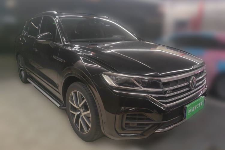 Used Volkswagen Touareg 2019 3.0 TSI RuiFeng Edition China V Standard Front Right 45 Deg