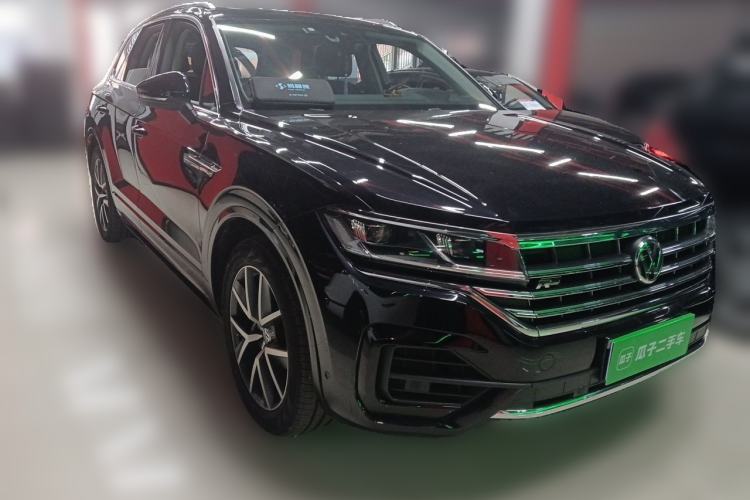Used Volkswagen Touareg 2019 3.0 TSI RuiFeng Edition China V Standard Front Right 45 Deg