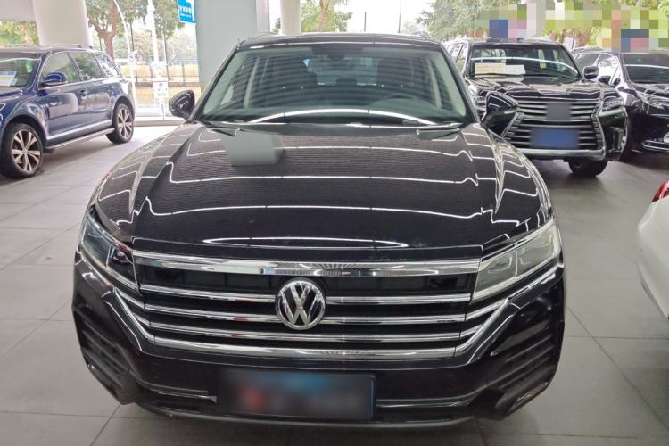 Used Volkswagen Touareg 2019 2.0 TSI Flagship Edition China VI Front