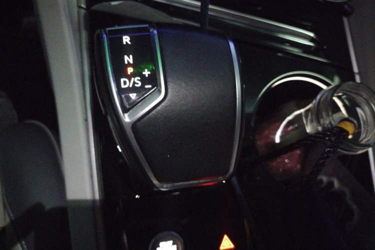 Used Volkswagen Touareg 2019 3.0 TSI Prestige Version China VI Standard Gear Lever