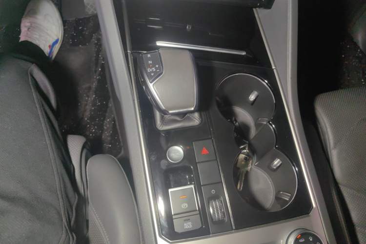Used Volkswagen Touareg 2019 3.0 TSI RuiFeng Edition China V Standard Gear Lever