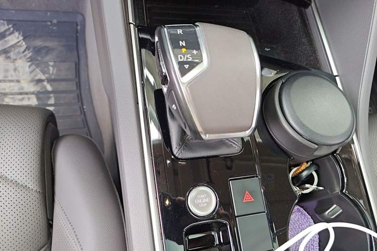 Used Volkswagen Touareg 2019 3.0 TSI RuiFeng Edition China VI Standard Gear Lever