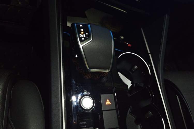 Used Volkswagen Touareg 2019 2.0TSI Ruiyi Edition China VI Standard Gear Lever