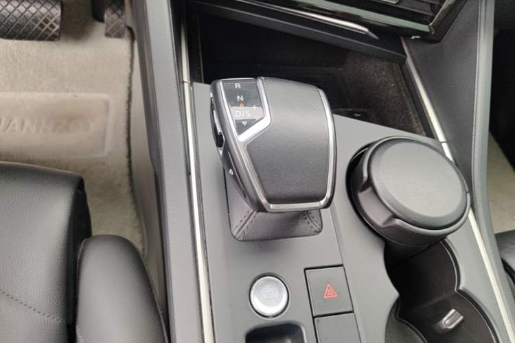Used Volkswagen Touareg 2019 2.0 TSI Flagship Edition China VI Gear Lever