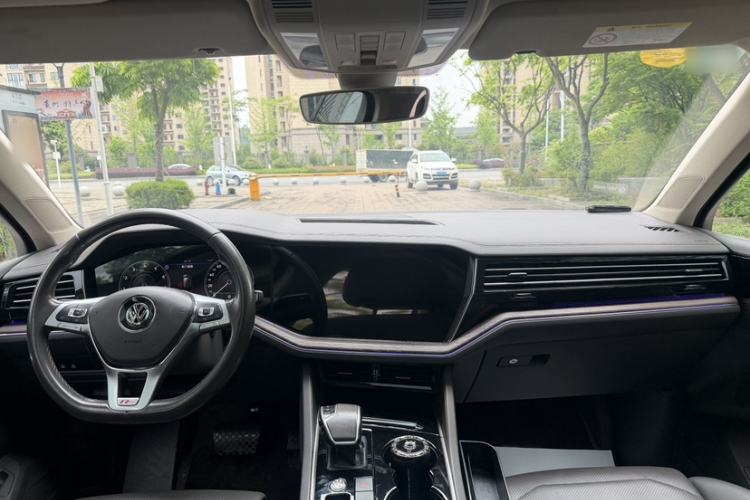 Used Volkswagen Touareg 2019 2.0 TSI Ruiyi Edition China V Standard Interior 1