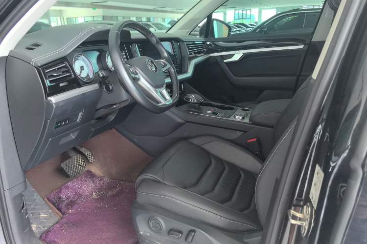 Used Volkswagen Touareg 2019 2.0 TSI Flagship Edition China VI Interior 2