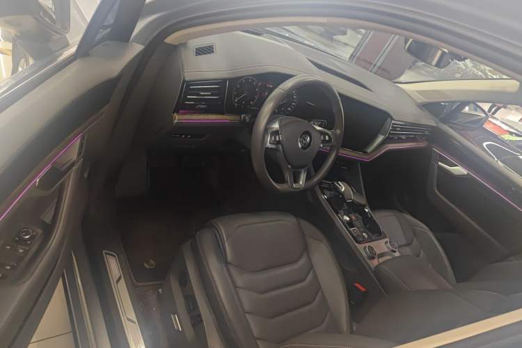 Used Volkswagen Touareg 2019 2.0 TSI Ruiyi Edition China V Standard Interior 3