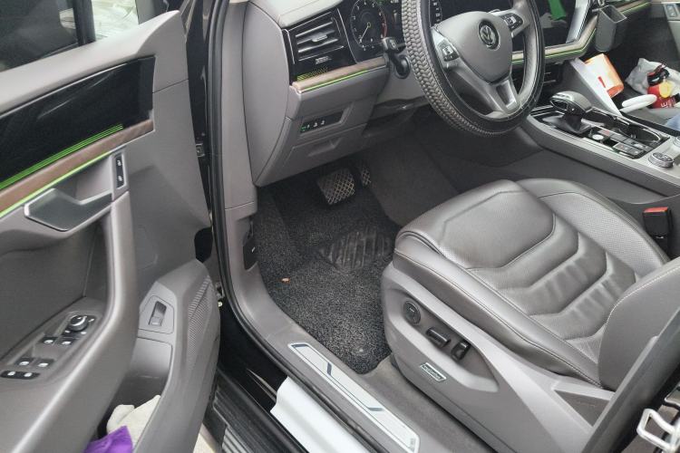 Used Volkswagen Touareg 2019 2.0 TSI Ruiyi Edition China V Standard Interior 3