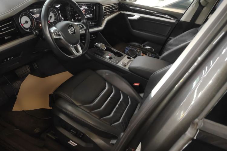 Used Volkswagen Touareg 2019 2.0 TSI Flagship Edition China VI Left Front Seat
