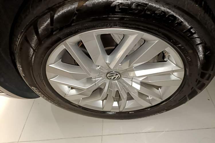 Used Volkswagen Touareg 2019 2.0TSI Ruiyi Edition China VI Standard Left Front Wheel Hub