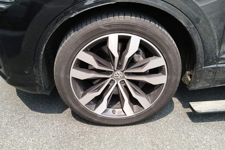 Used Volkswagen Touareg 2019 3.0 TSI Prestige Version China VI Standard Left Front Wheel Hub