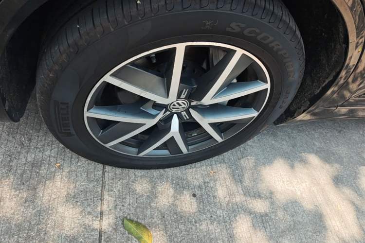 Used Volkswagen Touareg 2019 3.0 TSI RuiFeng Edition China VI Standard Left Front Wheel Hub