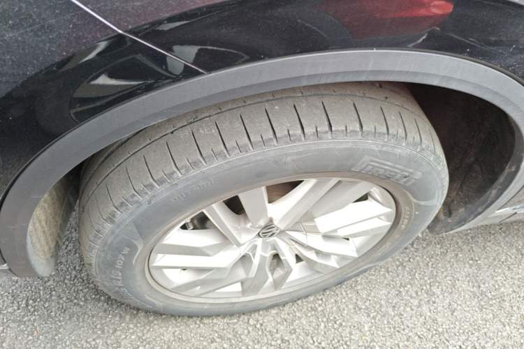 Used Volkswagen Touareg 2019 2.0TSI Ruiyi Edition China VI Standard Left Front Wheel Hub