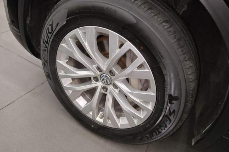 Used Volkswagen Touareg 2019 2.0 TSI Flagship Edition China VI Left Front Wheel Hub