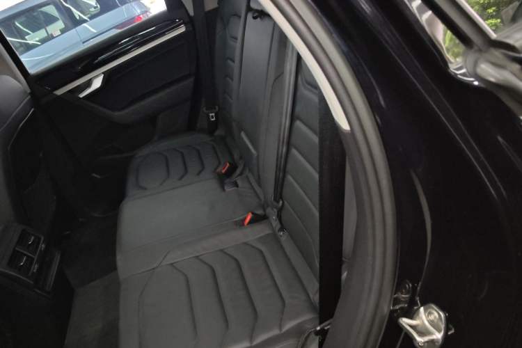 Used Volkswagen Touareg 2019 2.0 TSI Flagship Edition China VI Left Rear Seat