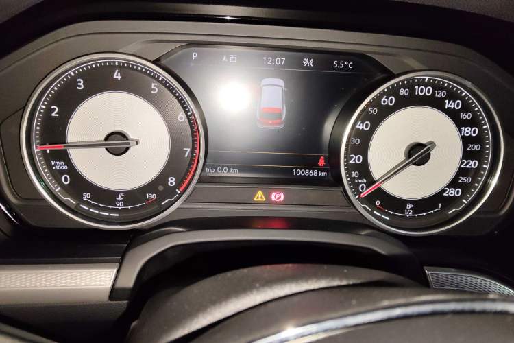 Used Volkswagen Touareg 2019 2.0 TSI Flagship Edition China VI Odometer Close Up