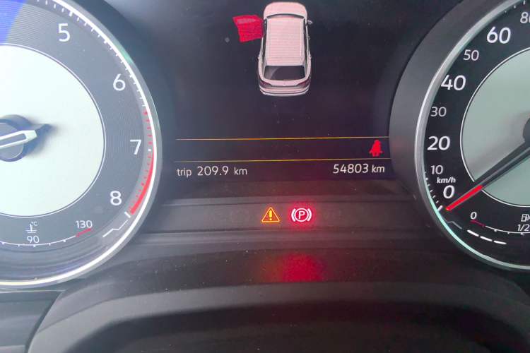 Used Volkswagen Touareg 2019 2.0 TSI Flagship Edition China VI Odometer Close Up