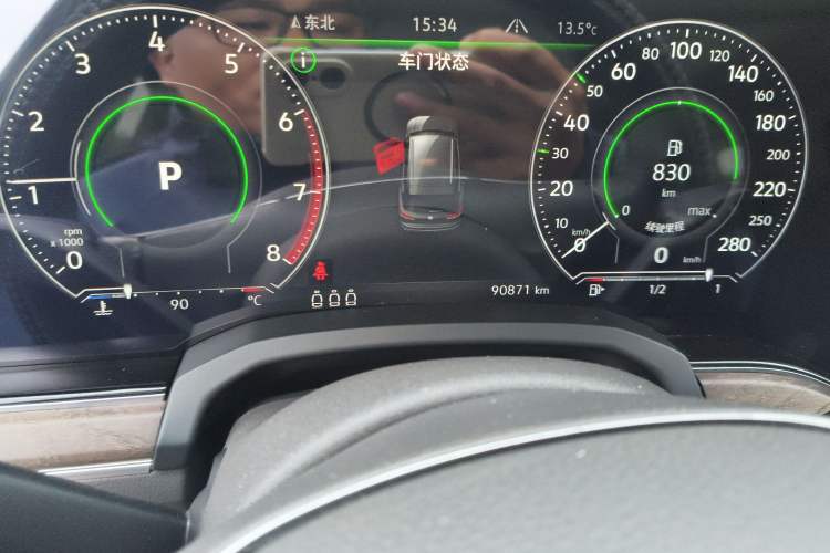 Used Volkswagen Touareg 2019 2.0 TSI Ruiyi Edition China V Standard Odometer Close Up