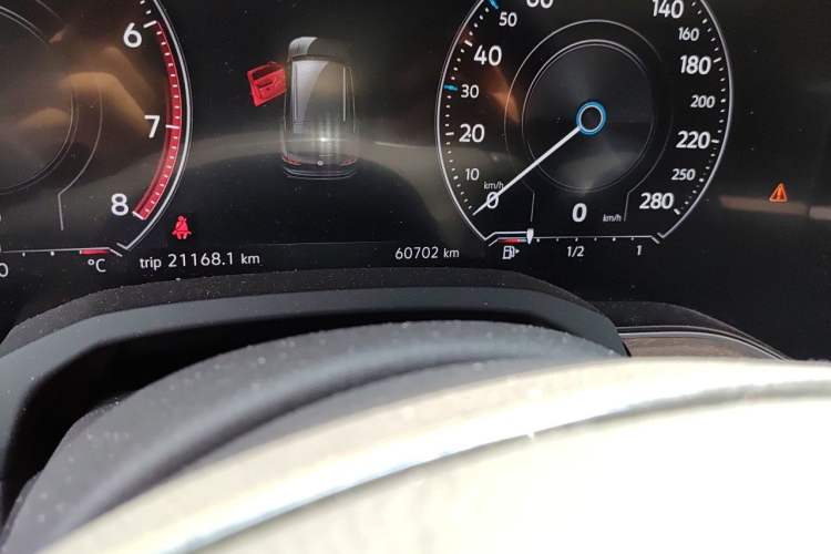 Used Volkswagen Touareg 2019 2.0TSI Ruiyi Edition China VI Standard Odometer Close Up
