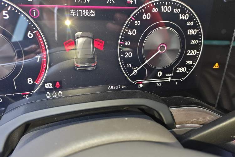 Used Volkswagen Touareg 2019 2.0TSI Ruiyi Edition China VI Standard Odometer Close Up