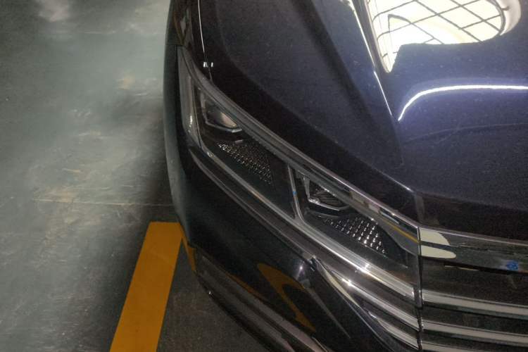 Used Volkswagen Touareg 2019 2.0 TSI Flagship Edition China VI Right Front Headlight