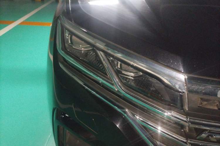 Used Volkswagen Touareg 2019 3.0 TSI Prestige Version China VI Standard Right Front Headlight