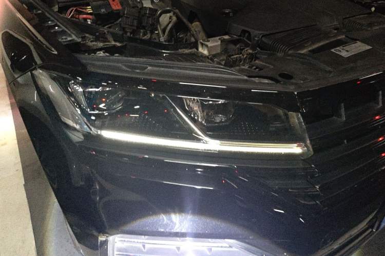 Used Volkswagen Touareg 2019 2.0TSI Ruiyi Edition China VI Standard Right Front Headlight