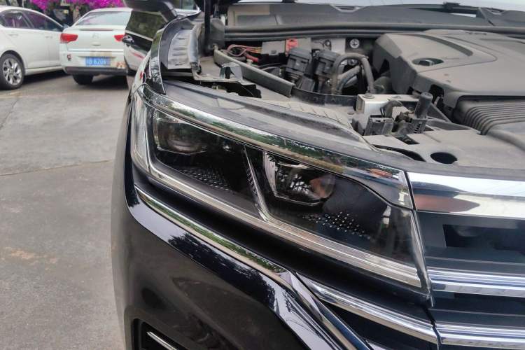 Used Volkswagen Touareg 2019 2.0TSI Ruiyi Edition China VI Standard Right Front Headlight