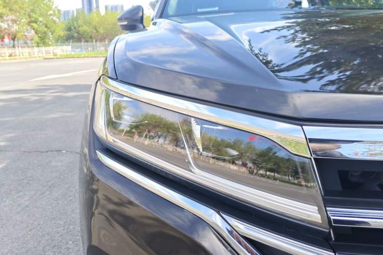 Used Volkswagen Touareg 2019 2.0 TSI Ruiyi Edition China V Standard Right Front Headlight