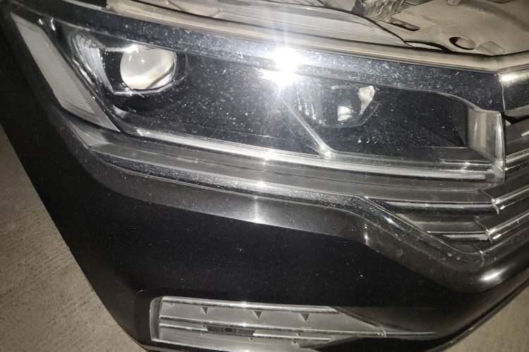 Used Volkswagen Touareg 2019 2.0TSI Ruiyi Edition China VI Standard Right Front Headlight