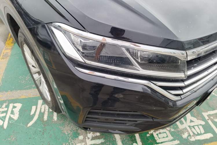 Used Volkswagen Touareg 2019 2.0 TSI Flagship Edition China VI Right Front Headlight