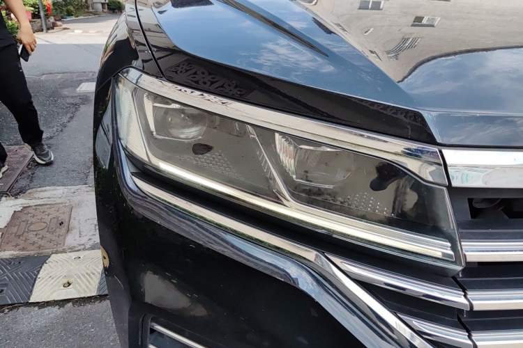 Used Volkswagen Touareg 2019 2.0TSI Ruiyi Edition China VI Standard Right Front Headlight