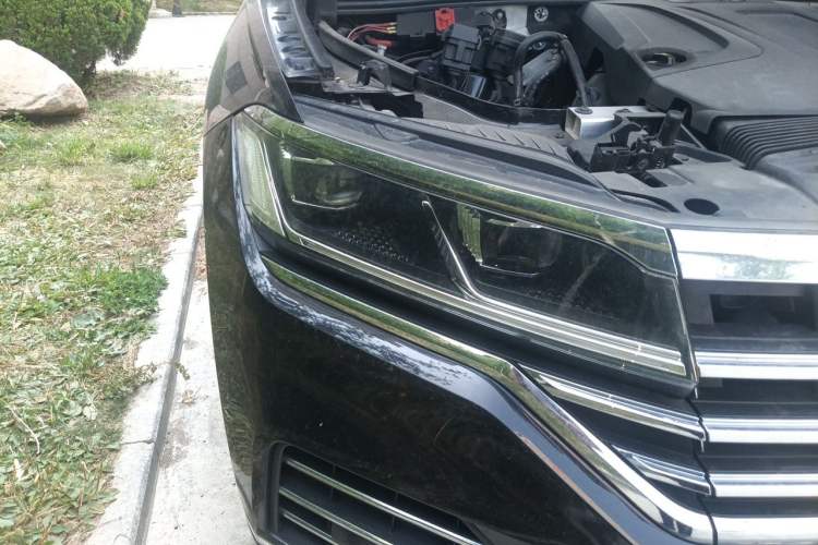 Used Volkswagen Touareg 2019 2.0TSI Ruiyi Edition China VI Standard Right Front Headlight