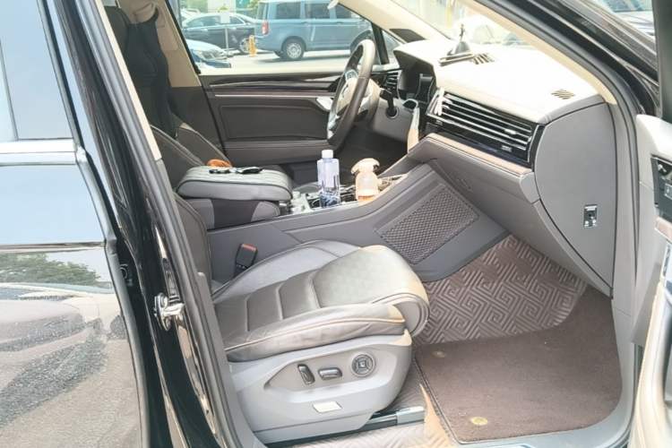 Used Volkswagen Touareg 2019 3.0 TSI Prestige Version China VI Standard Right Front Seat