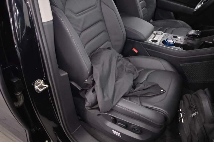 Used Volkswagen Touareg 2019 2.0 TSI Flagship Edition China VI Right Front Seat