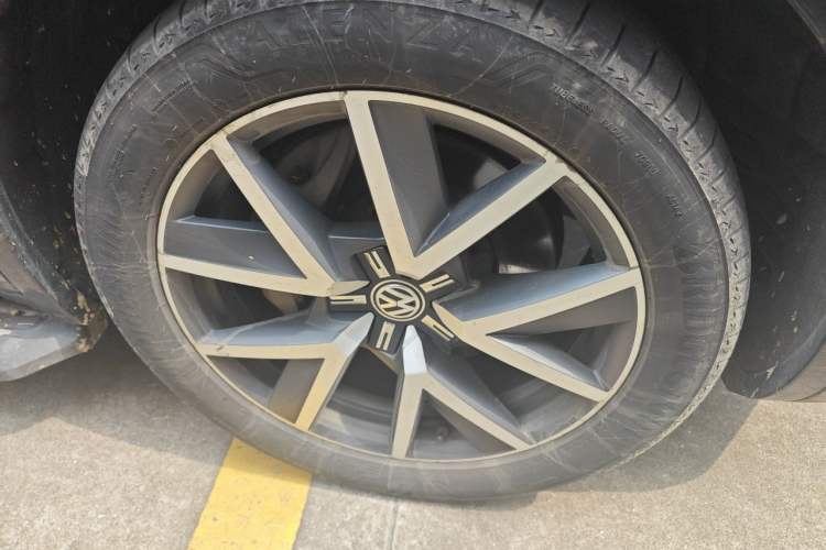 Used Volkswagen Touareg 2019 3.0 TSI RuiFeng Edition China V Standard Right Front Wheel Hub