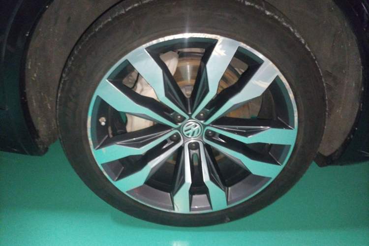 Used Volkswagen Touareg 2019 3.0 TSI Prestige Version China VI Standard Right Front Wheel Hub