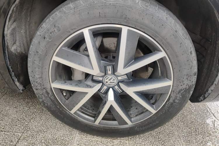 Used Volkswagen Touareg 2019 3.0 TSI RuiFeng Edition China VI Standard Right Front Wheel Hub